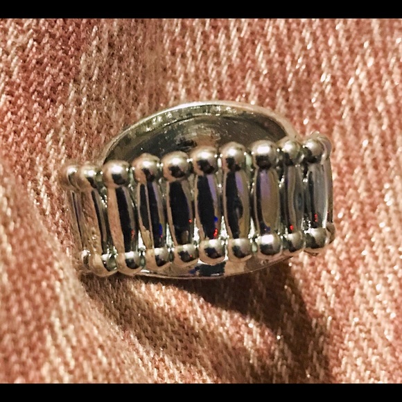 Faux pearl Statement Ring (stretch to fit any size) - Picture 2 of 5